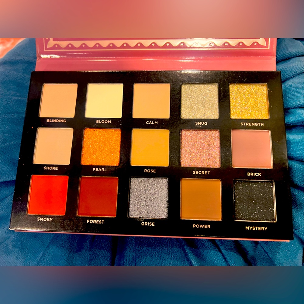Ace Beaute Eyeshadow Palette